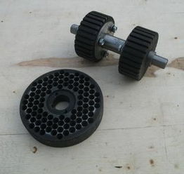 燃料顆粒機(jī)與飼料生產(chǎn)線 山東曲阜華誠(chéng)機(jī)械的專(zhuān)業(yè)制造